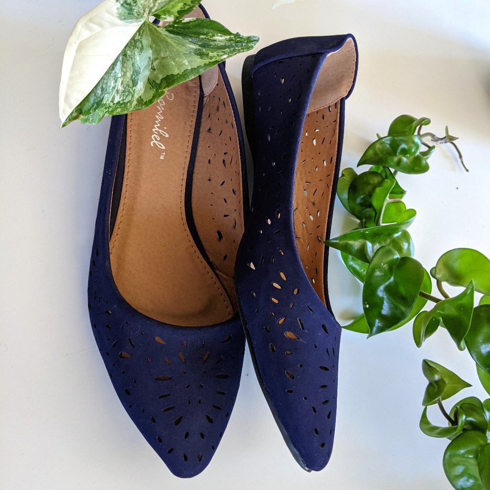 NWOT - Perforated-pattern/ Laser Cutout Flats - 8